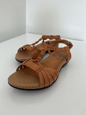Clarks Artisan Women’s Strappy T-Bar Sandals Size 7 Boho Summer Comfort Sandal